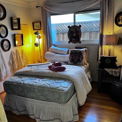 VINTAGE DECOR 