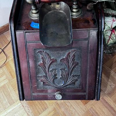 VINTAGE WOOD BOX-HAND CARVED