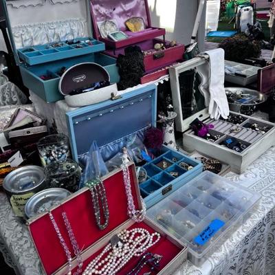 LADIES ACCESSORIES