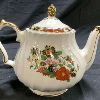 SADLER ENGLAND Vntg Porcelain Teapot W Lid
