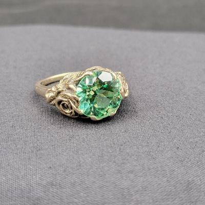 Stunning 10k Gold Green Sapphire Ring