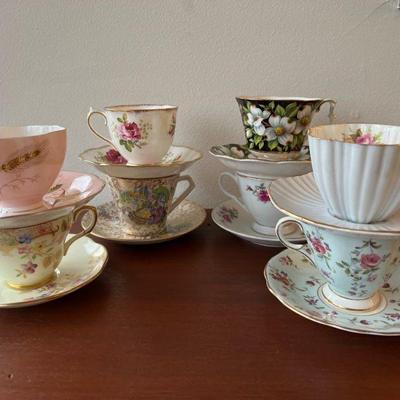 Vintage Porcelain Tea & Saucer Set For 8