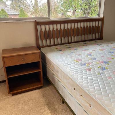 Drexel MCM Queen Headboard & Bedside Table Sealy Mattress Box Springs