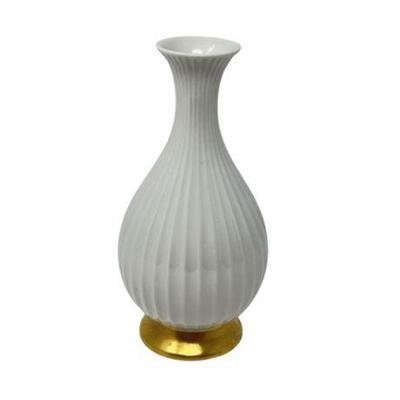  1 Bid(s)
Boehm Ivory Fluted Vase with Gold-tone Base 700-08