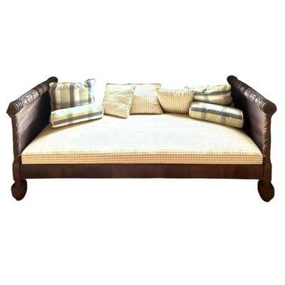 Lot 095 
American Carved Mahogany Day Bed, Antique