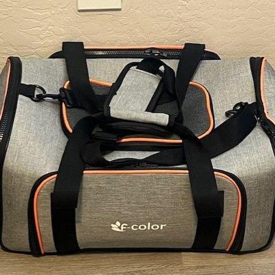 Airline Approved Pet Carrier, expands on all 4 sides giving pets more room to roam. 
