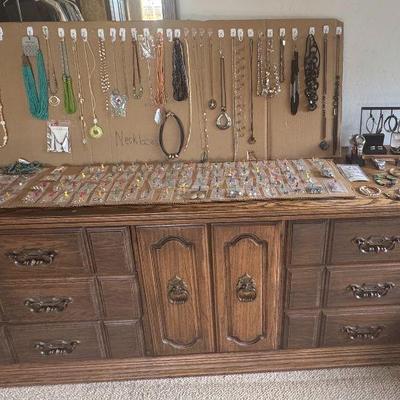 Jewerly dresser