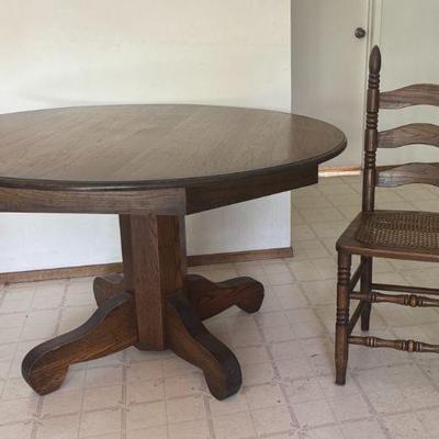 Pedistal table 6 chairs