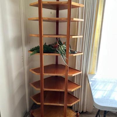 Corner shelf