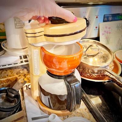 Cookie jar shaped like a coffee maker
