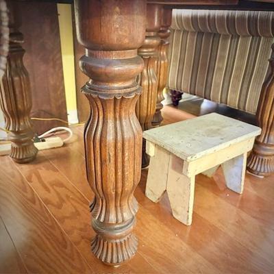 Sale Photo Thumbnail #224: Antique oak expandable dining table with five legs