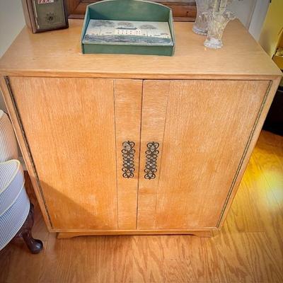 Mid-century Lane cedar-lined standing chest with pullout shelves