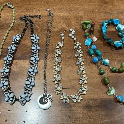 Necklaces, Choker And Bracelet
