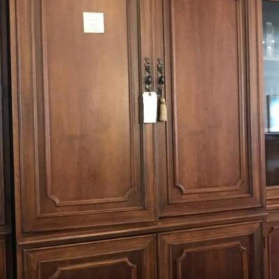 armoire $260
42 X 23 X 80}
