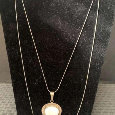 Ct716v modern silver pendant and chains