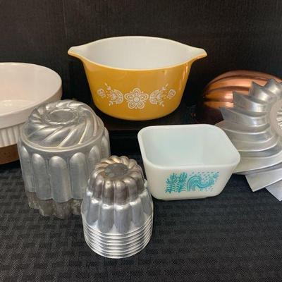 Ct701 vintage pyrex and molds