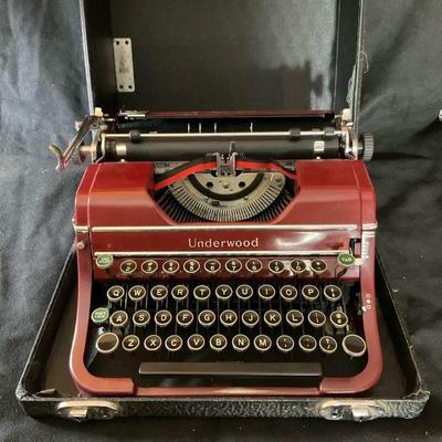 1930 40’s underwood champion typewriter and case