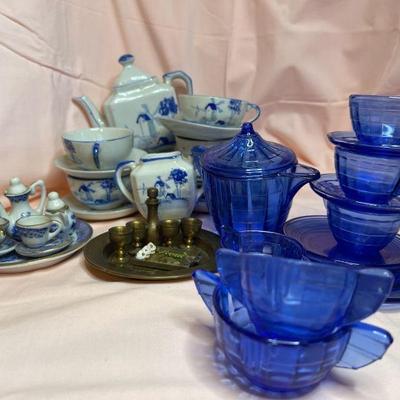 Tiny tea sets