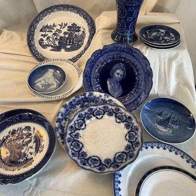 A mix of vintage blue white dishes & vase