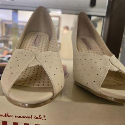 Most BRAND NEW shoes are size 8.0-8.5