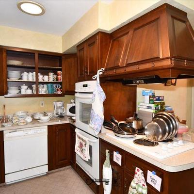 077 kitchen