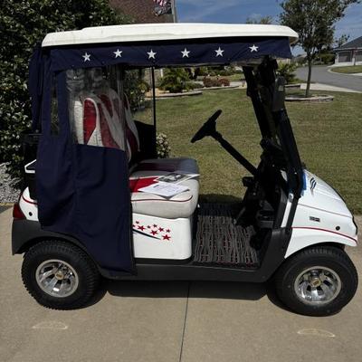 Club Car 2018 gas Red white and blue well kept. asking $5,000