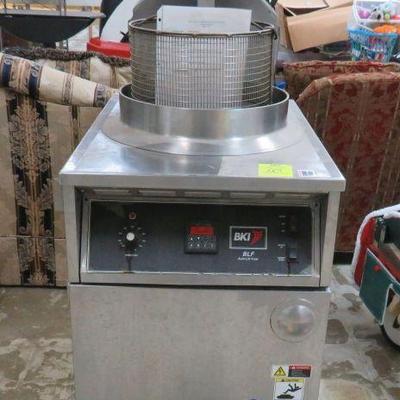 BKI Auto lift fryer