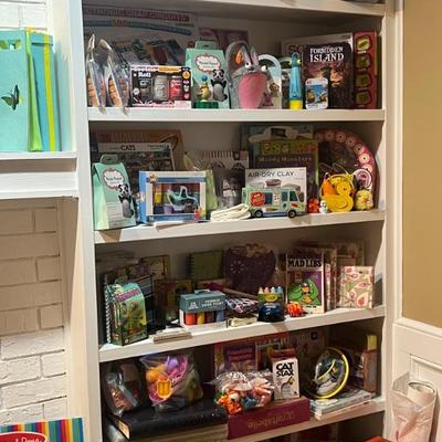 Great assortment of lids crafts & kits 