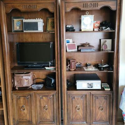 Bookcases with a 70s feel