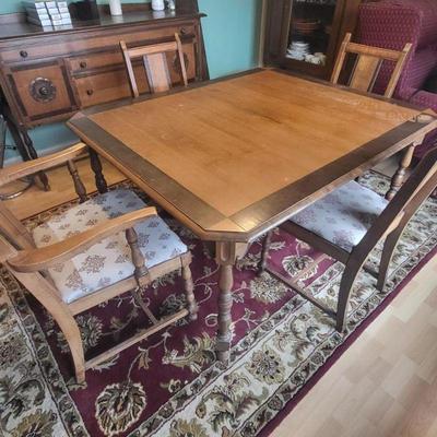 North Western Antique Dining Room Table & Six Chairs	