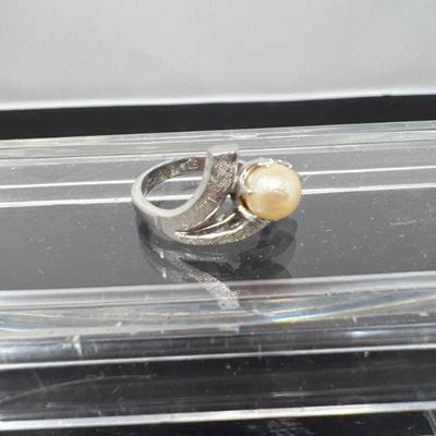 Sterling Silver Pearl Ring Size 5