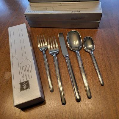 Mikasa Zena Flatware Setting For 12
