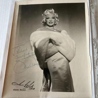 Signature Mae West