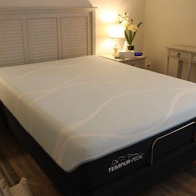 QUEEN TEMPUR-PEDIC W/ ADJ BASE
