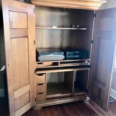 armoire $149
53 X 27 X 77"