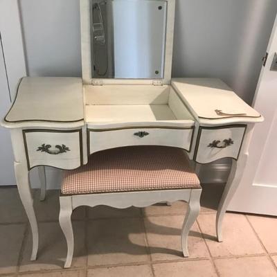 vanity and bench $179
49 X 20 X 29"