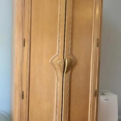 Bernhardt armoire $895
37 X 25 X 77"