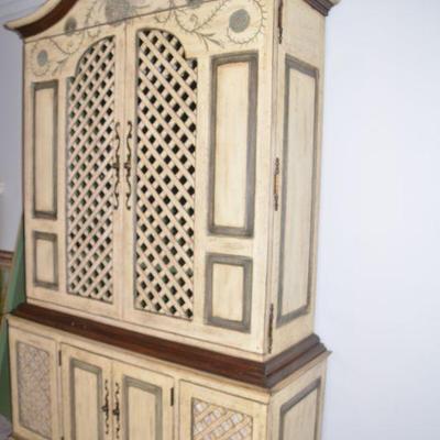 Armoire / Entertainment 