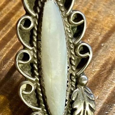 Vintage Navajo Sterling Silver & Mother Of Pearl Oval Ring - Size 7 - Total Weight 9.33 Grams 