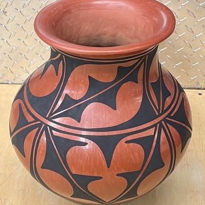 Large Signed Robert Aguilar, Santa Domingo Pueblo Pottery Pot ( As Is )