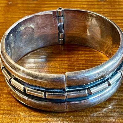 Vintage Sterling Silver Taxco Mexico Hinged Bangle Bracelet - Total Weight 53.24 Grams 