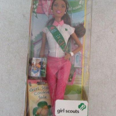 2013 Mattel Girl Scout Barbie #BJP33 - New in Box