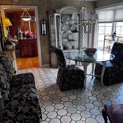 CHINA CABINET /CRYSTAL