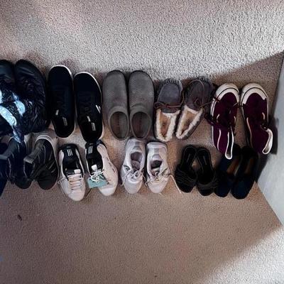 WOMEN'S SHOES