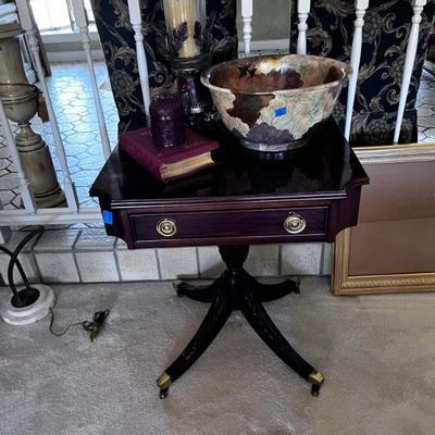 TABLE/WIDE DRAWER
DECOR