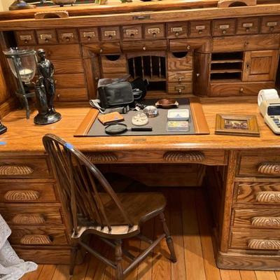 OAK CHEST ROOLTOP DESK/WITH HIDDEN STORAGE