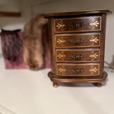JEWELRY BOX