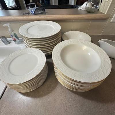 Retroneu Calais China Set