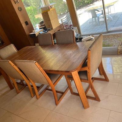 Oak MCM dining table and chairs, 2 leaves, no major scratches ... (available after close of escrow.)
