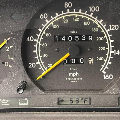 MERCEDEZ BENZ WITH ONLY 140,539 MILES -- RUNS WELL!